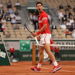 Djokovic se enreda con Berrettini, pero se cita con Nadal