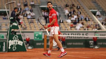 Djokovic se enreda con Berrettini, pero se cita con Nadal