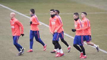 Mollejo, Correa, Morata, Lemar, Vitolo y Joaqu&iacute;n, durante un entrenamiento del Atl&eacute;tico.