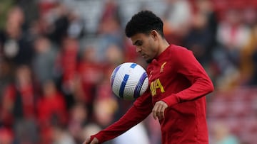 LIVERPOOL (United Kingdom), 08/03/2025.- Luis Diaz of Liverpool warms up ahead of the English Premier League match between Liverpool FC and Southampton FC, in Liverpool, Britain, 08 March 2025. (Reino Unido) EFE/EPA/ADAM VAUGHAN EDITORIAL USE ONLY. No use with unauthorized audio, video, data, fixture lists, club/league logos, 'live' services or NFTs. Online in-match use limited to 120 images, no video emulation. No use in betting, games or single club/league/player publications.