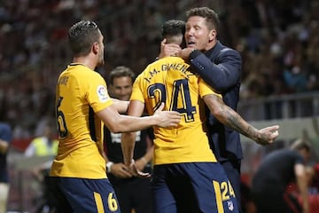 Atletico de Madrid's Uruguayan defender Jose Gimenez (C) celebrates with Atletico de Madrid's Argentinian coach Diego Simeone