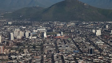 Actualizan las comunas de Chile que tendrán prohibido el uso de leña a partir del 2025: lista confirmada
