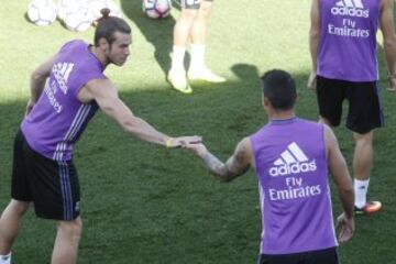 Bale y James