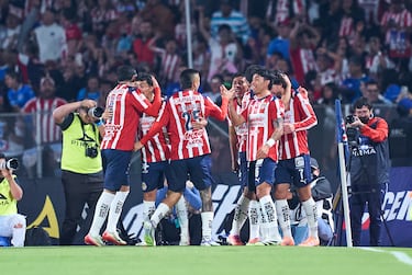 Llegaron como refuezos y se podrían ir de Chivas