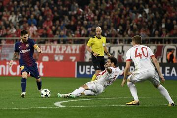  Lionel Messi y Alberto Botía.