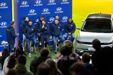 Koke, Hermoso, Simeone, Llorente, Saúl, Azpilicueta y Lino durante el acto publicitario de Hyundai. 