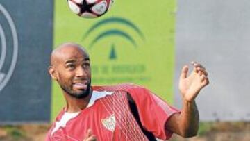 <b>REGRESO PARA EL GRAN DÍA. </b>Kanouté es la gran novedad en la alineación del Sevilla esta noche.