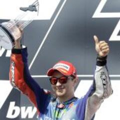 Lorenzo: "Creo que me ha faltado una vuelta para ganar"