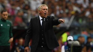 Warsaw (Poland), 14/08/2024.- Real Madrid's head coach Carlo Ancelotti reacts during the UEFA Super Cup soccer match between Real Madrid and Atalanta BC at PGE Narodowy Stadium in Warsaw, Poland, 14 August 2024. (Polonia, Varsovia) EFE/EPA/Piotr Nowak POLAND OUT