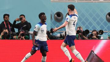 Bukayo Saka celebra su segundo gol con Inglaterra ante Irán.
