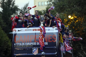 Tras ganar la Europa League el Atlético se midió en la Supercopa de Europa al Chelsea. Los rojiblancos ganaron 4-1 y Juanfran sumó su segundo trofeo como atlético tan solo cuatro meses después. 