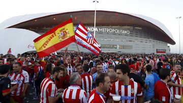14/10/17 PARTIDO PRIMERA DIVISION
ATLETICO DE MADRID - BARCELONA
ambiente seguidores en los alrededores del WANDA METROPOLITANO