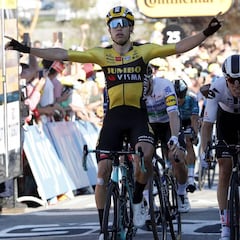 Van Aert se lleva la etapa y Yates el maillot amarillo