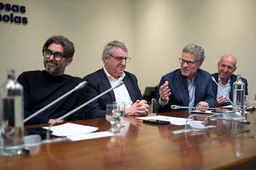 De izda. a dcha., Vicente Jimnez (AS), Santi Nolla (Mundo Deportivo), Joan Vehils (Sport) y Gerardo Riquelme (Marca).