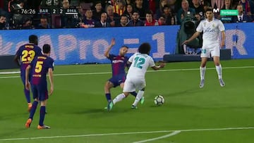 Hubo penalti de Jordi Alba a Marcelo en el minuto 75