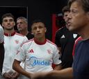 Almeyda hace un curioso gesto en el camarín de Sevilla y Alexis Sánchez reacciona de inmediato