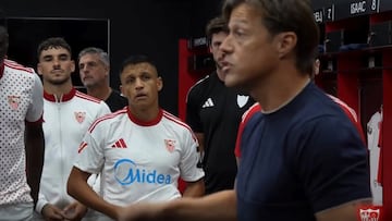 Almeyda hace un curioso gesto en el camarín de Sevilla y Alexis Sánchez reacciona de inmediato