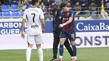 Enol abandona el terreno de juego.