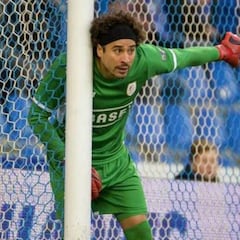 Guillermo Ochoa, héroe en la victoria del Standard Lieja