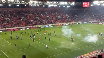 Invasión de campo en el Olympaicos-AEK.