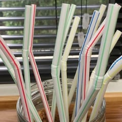 La lista de productos de plástico prohibidos: ¿cuáles no se pueden vender y cuándo entra en vigor?