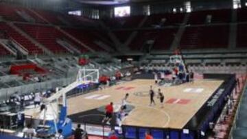 <b>TODO LISTO. </b>España y Estados Unidos se entrenaron en el escenario de su partido de esta noche, la Caja Mágica. Todo está ya preparado, con el techo cubierto.