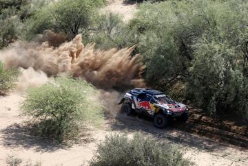 Decimotercera etapa entre San Juan y Córdoba. El piloto español Carlos Sainz con Peugeot.