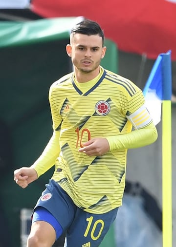 El volante colombiano juega en América de México y en 2019 disputó 23 partidos y anotó cinco goles. 