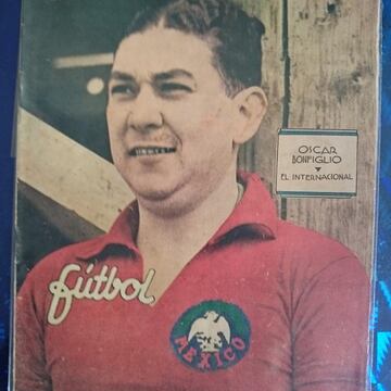 Fue el arquero titular de la Selección Mexicana en los Juegos Olímpicos de Amsterdam 1928 y en la Copa del Mundo de Uruguay 1930. Se convirtió en el primer portero en recibir gol en un Mundial, tanto atribuido al francés Lucien Laurent. También fue el primer guardameta en detener un penal en la historia del torneo, ante Argentina, en el mismo certamen. Se retiró en 1938 con el América.