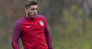 Se formó en la Universidad de Notre Dame y en la primera ronda del Draft de 2008 fue seleccionado por Sporting Kansas City (antes Kansas City Wizards)