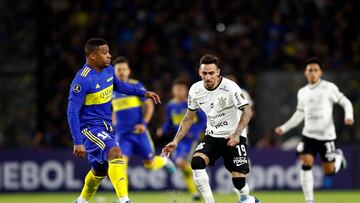 Soccer Football - Copa Libertadores - Group E - Boca Juniors v Corinthians - Estadio La Bombonera, Buenos Aires, Argentina - May 17, 2022 Boca Juniors' Frank Fabra in action with Corinthians' Gustavo Mosquito REUTERS/Agustin Marcarian