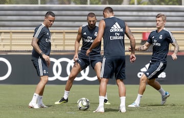 Raúl de Tomás, Benzema y Kroos.