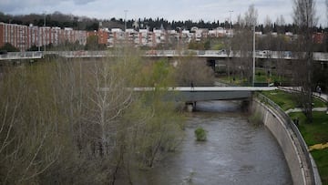 Crecida del río Manzanares en el parque de Madrid Río, a 20 de marzo de 2025, en Madrid (España). El río Manzanares y las presas madrileñas de El Pardo se encuentran al borde de su capacidad por el paso de la borrasca Martinho y tras varias jornadas de intensas lluvias, están poniendo en jaque varias vías de la capital por el riesgo de desbordamiento.
20 MARZO 2025;CRECIDA;LLUVIA;BORRASCA;MARTINHO;DESBORDAMIENTO;MANZANARES;MADRID RÍO;
Fernando Sánchez / Europa Press
20/03/2025