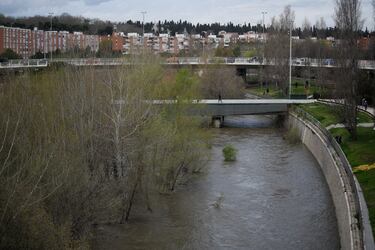 Crecida del río Manzanares en el parque de Madrid Río, a 20 de marzo de 2025, en Madrid (España). 