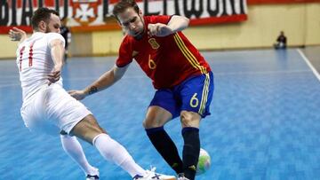 Espa&ntilde;a gan&oacute; 2-3 a a Eslovaquia, Solano marc&oacute; dos goles.