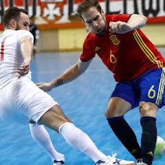 España derrota con susto a Eslovaquia y piensa en Italia