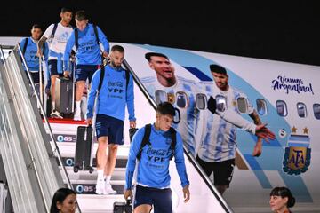 DOHA, QATAR - NOVEMBER 16: Members of team Argentina disembark a Qatar Airways aircraft as they arrive ahead of FIFA World Cup Qatar 2022 at Hamad International Airport on November 17, 2022 in Doha, Qatar. (Photo by Oliver Hardt - FIFA/FIFA via Getty Images)