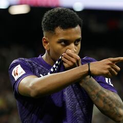 Rodrygo en la izquierda