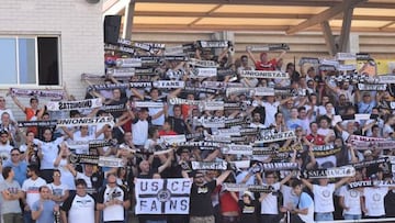 Los aficionados de Unionistas, en la previa de un partido de Segunda B.