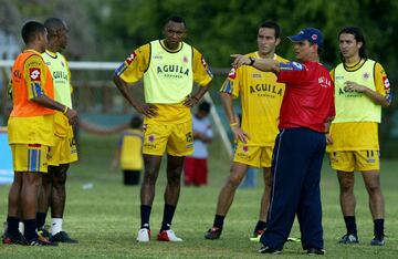 Reinaldo Rueda es el nuevo director técnico de la Selección Colombia. El entrenador vallecaucano regresa al equipo nacional, al cual dirigió entre 2004 y 2006.