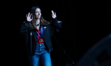 Aitana Bonmati, en el Palacio de Vistalegre aclamada por los seguidores que se dieron cita para recibir a las Campeonas de la Nations League.