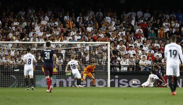 2-3. Pierre-Emerick Aubameyang marcó el tercer gol.