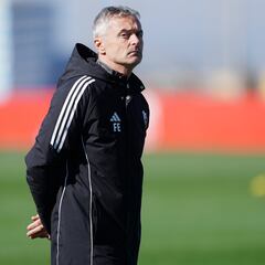 Escribá: “Nos quedan 11 ligas de un solo partido”