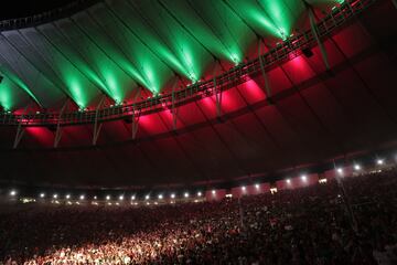 Aficionados del Fluminense, en el estadio de Maracaná,  durante la presentación de Marcelo.