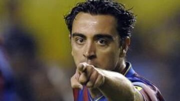 <b>APLAUSOS.</b> Xavi se retiró del césped de San Mamés con ovación incluida.