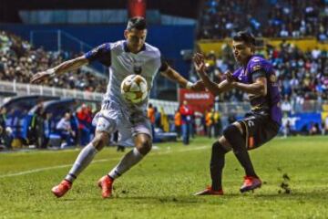 Action photo during the match Dorados de Sinaloa vs Atlante, corresponding to the return of the Grand Final of the Apertura 2016 Tournament of the Liga de Ascenso BBVA Bancomer MX, at Banorte Stadium.
Foto de accion durante el partido Dorados de Sinaloa vs Atlante, correspondiente a la vuelta de la Gran final del Torneo Apertura 2016 de la Liga de Ascenso BBVA Bancomer MX, en el Estadio Banorte, en la foto: (i-d) Carlos Garces de Atlante y Juan Meza de Dorados
03/12/2016/MEXSPORT/Enrique Serrato.