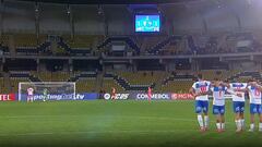 ‘Zanahoria’ Pérez atajó el penal decisivo a Ampuero y así reaccionó el estadio