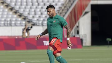 Alexis Vega en un partido del Tri Olímpico