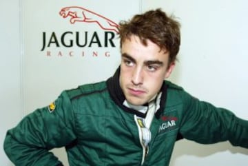 Tras su debut en Minardi el año anterior, fue repescado por Renault como piloto probador, lo que supuso una temporada en blanco. Ese año realizó algunos test con Jaguar.