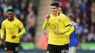 LEICESTER, ENGLAND - NOVEMBER 20: Christian Pulisic of Chelsea celebrates after scoring their team&#039;s third goal during the Premier League match between Leicester City and Chelsea at The King Power Stadium on November 20, 2021 in Leicester, England. (Photo by Michael Regan/Getty Images)